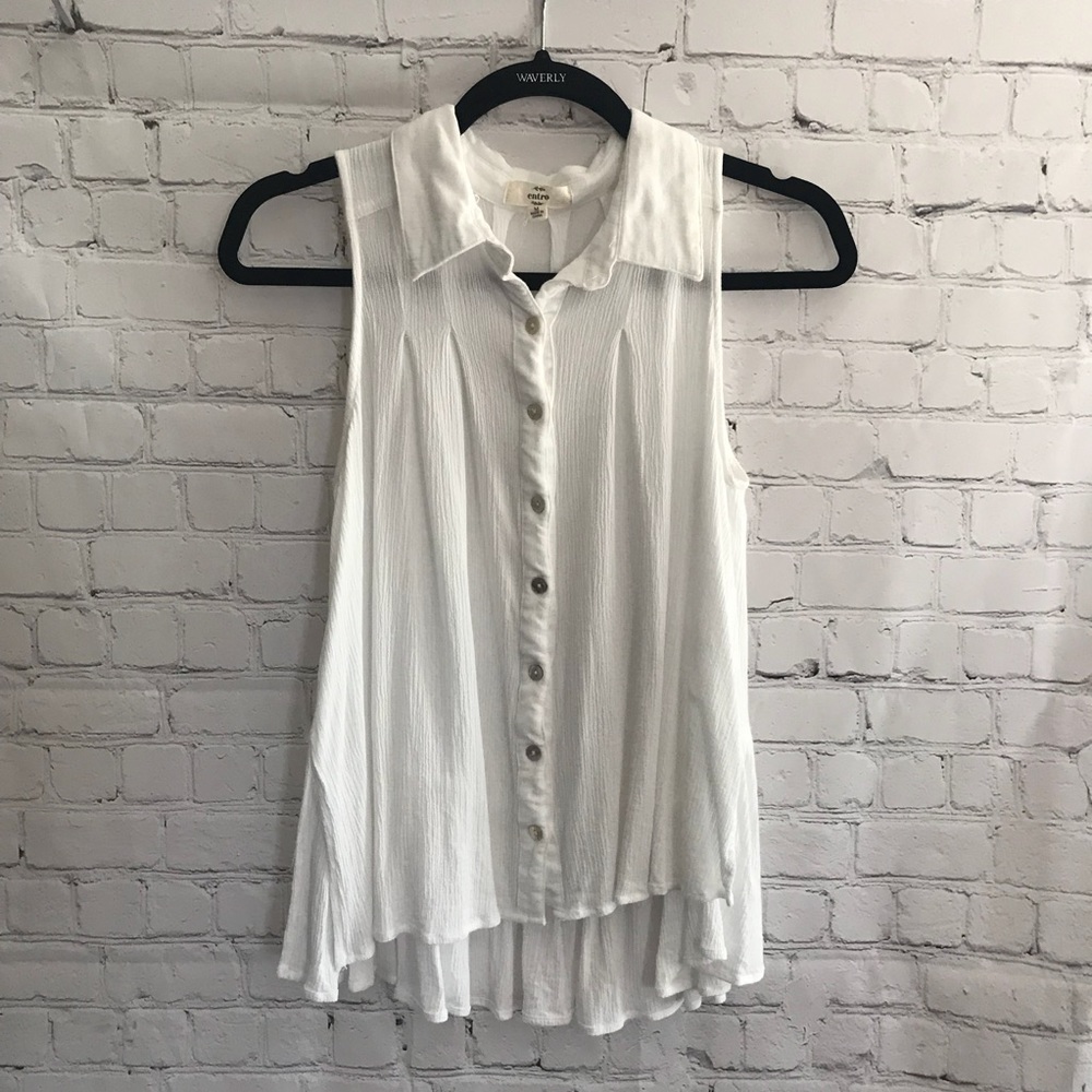 🌟🌟WHITE SLEEVELESS TOP🌟🌟